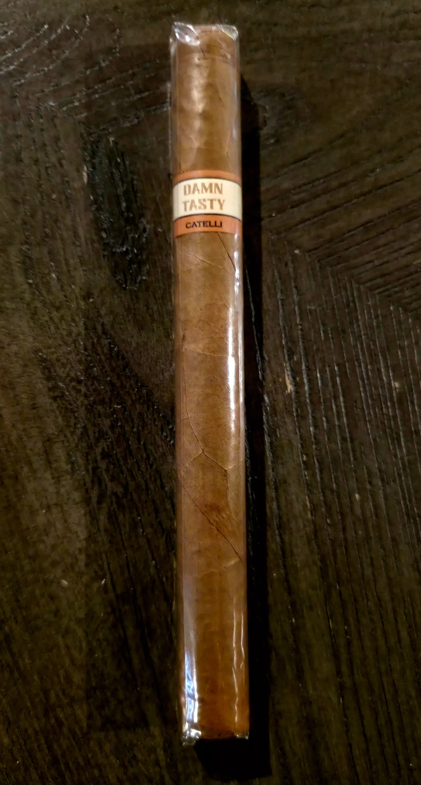 Catelli - Modella Connecticut Damn Tasty Lonsdale