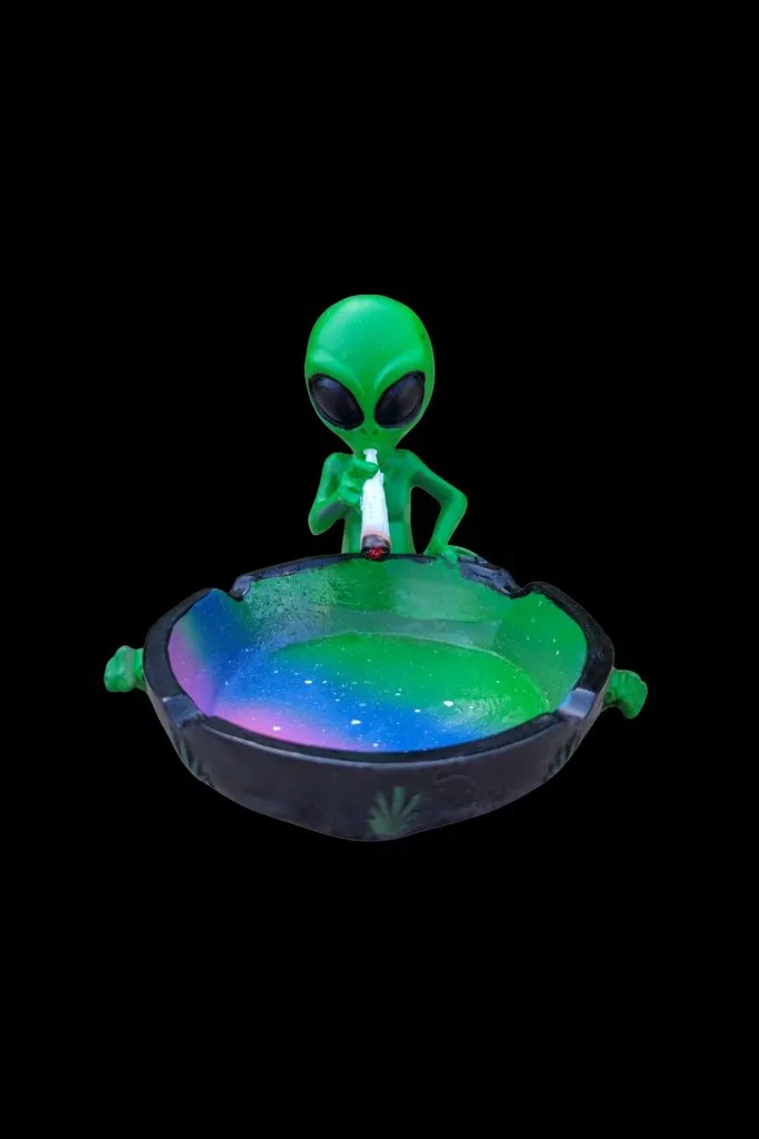 Cloud 8 Smoking Alien Ashtray