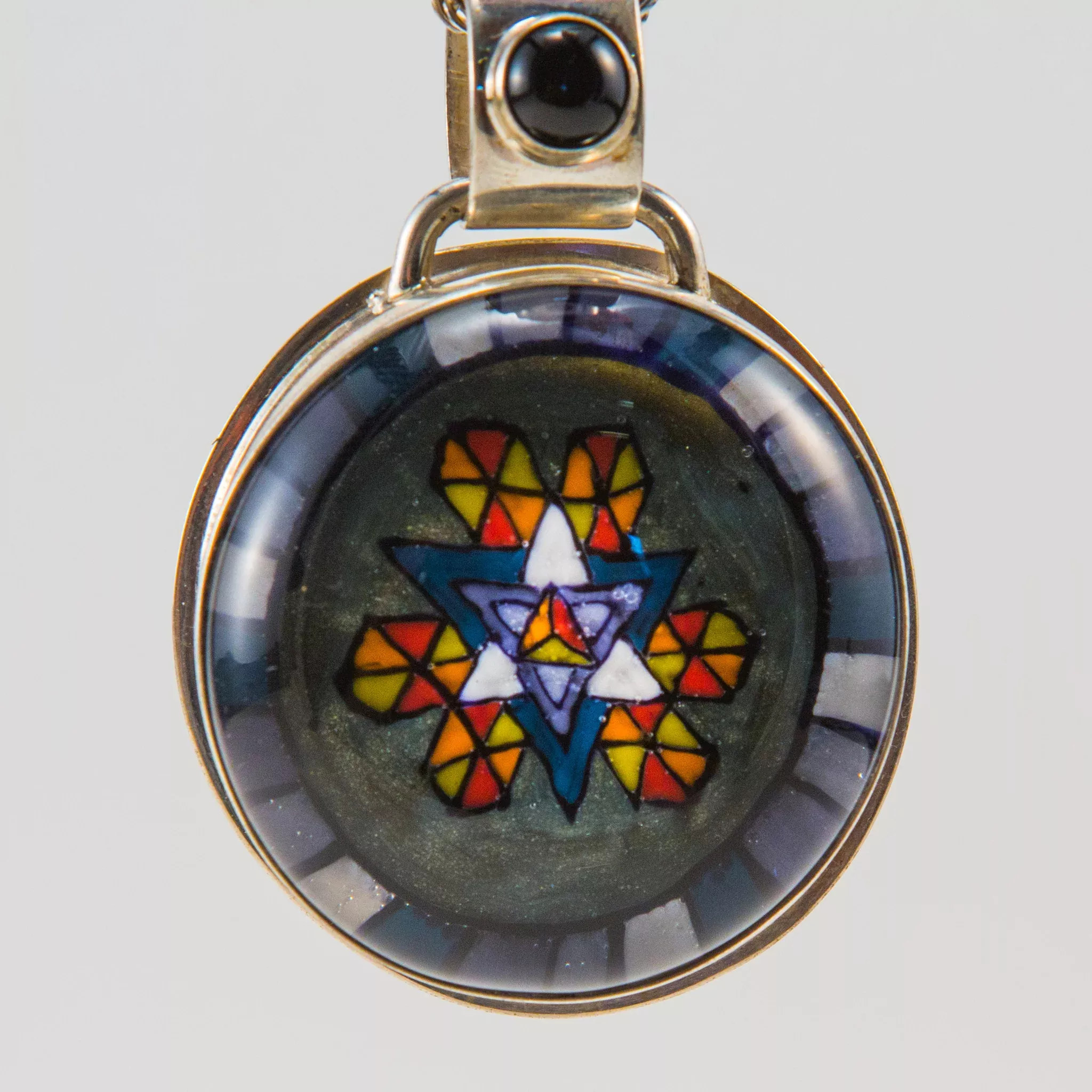 Freeek - Geometric Disc Pendant