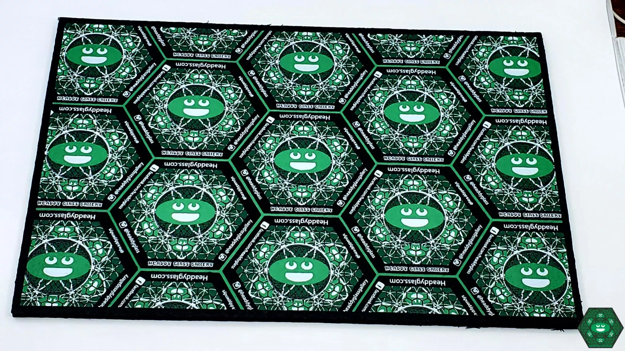 Headdy Sesh Mat – Compact, Durable Dab Mat for Small Rigs