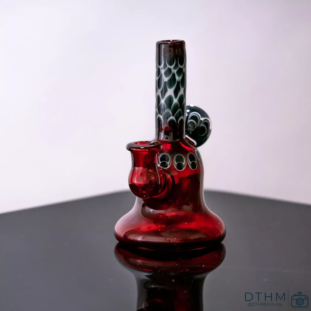 Natrix Glass Dotstack Banger Hanger – Striking Red & Black Dual-Color Design