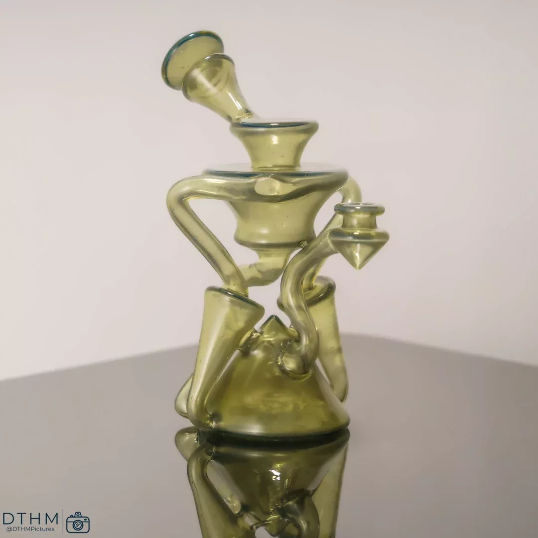 RichVilla Focal Point Recycler – Satin Shifter Solid Color Glass