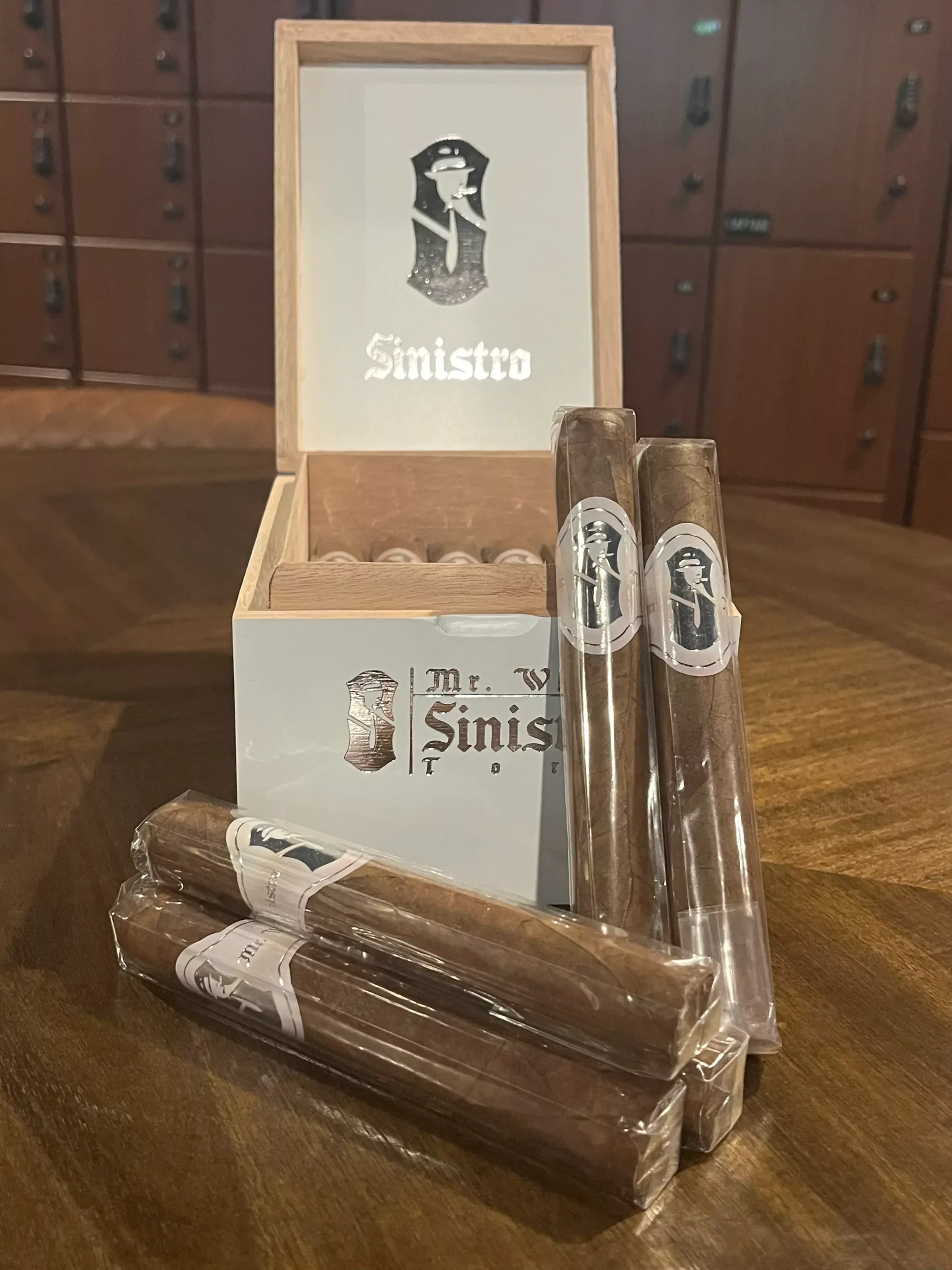 Sinistro - Mr. White